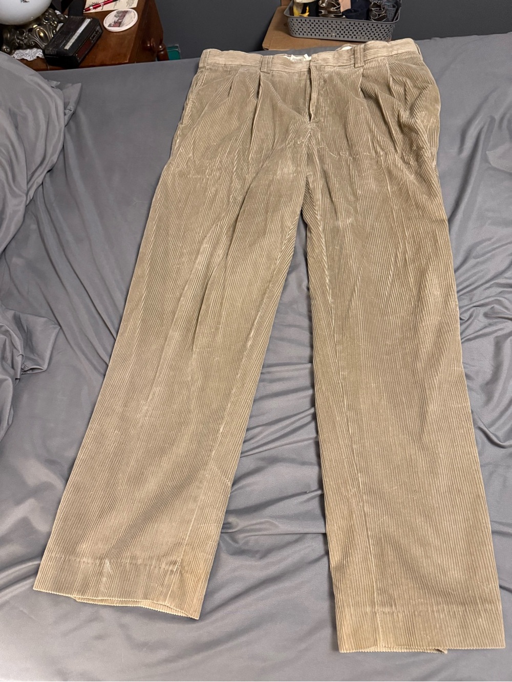 L.L. Bean Men 40 x 33 Pleated Wide Leg Corduroy Trousers Pants High Rise Khaki